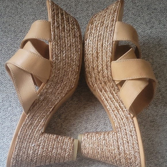 Stuart Weitzman Tan Women's Sandals Size 8 - Picture 3 of 8